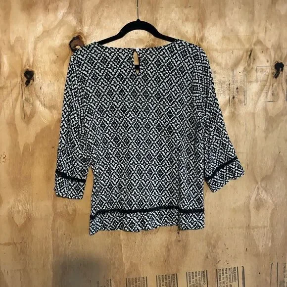 Skies Are Blue Black White Rayon Geometric Flowy Boho Blouse Sz L - Picture 2 of 5